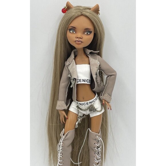 OOAK Custom Monster High Doll Clawdeen Wolf " Nice Girl" - Picture 4 of 12